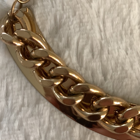 Bar‎ necklace.Very nice piece.Like new.Gold tone - Picture 3 of 6